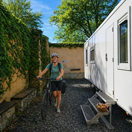 Weinschlafwagen Campingplatz *